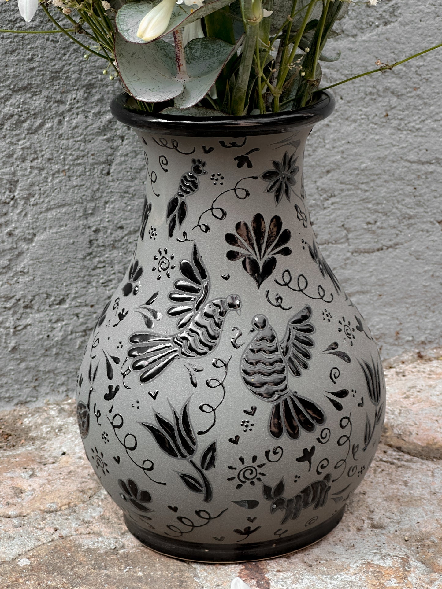 PRE-ORDEN Jarrón de flores otomí negro (ENVÍO EN APROX. 6-12 SEMANAS)