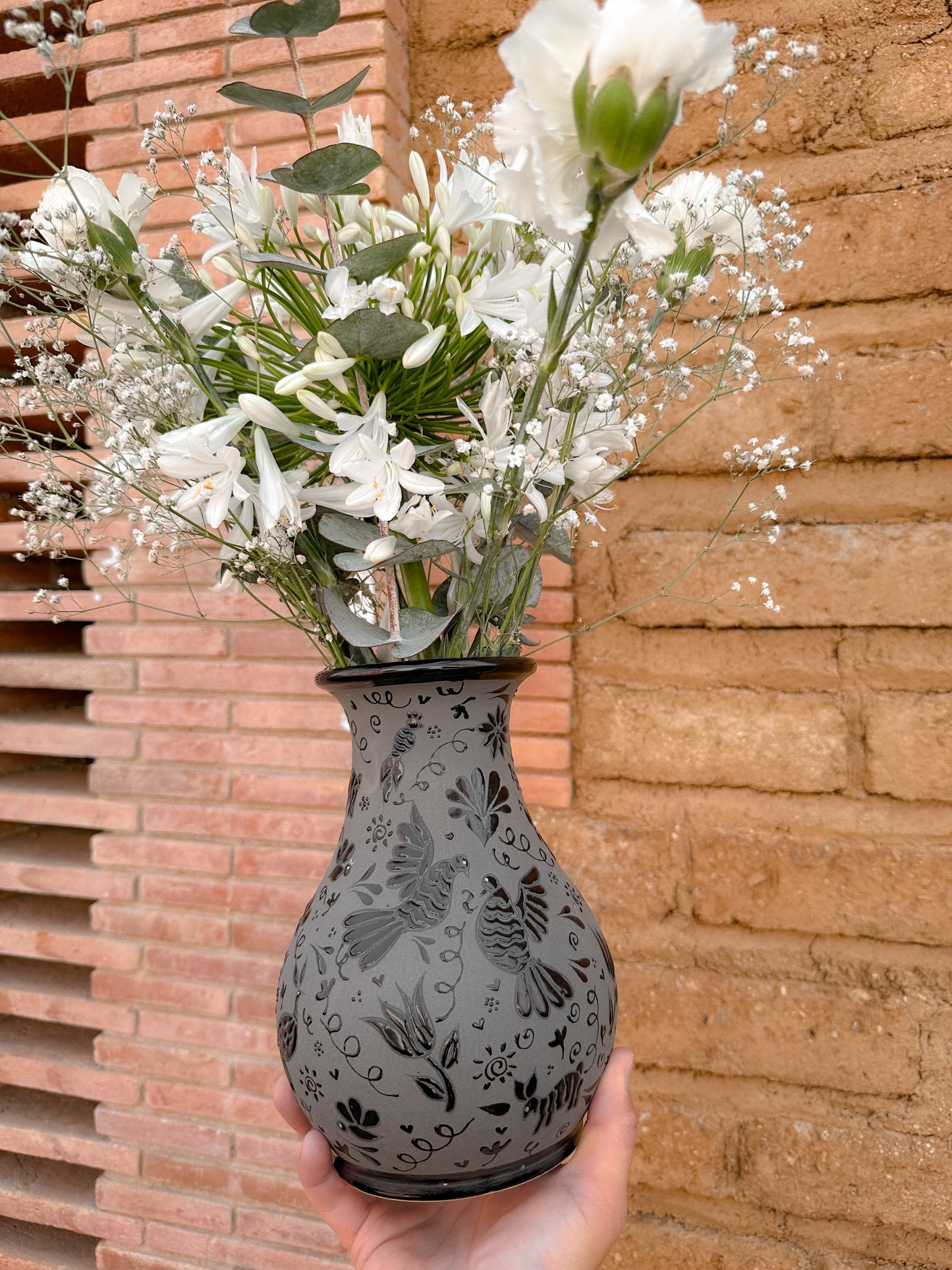PRE-ORDEN Jarrón de flores otomí negro (ENVÍO EN APROX. 6-12 SEMANAS)