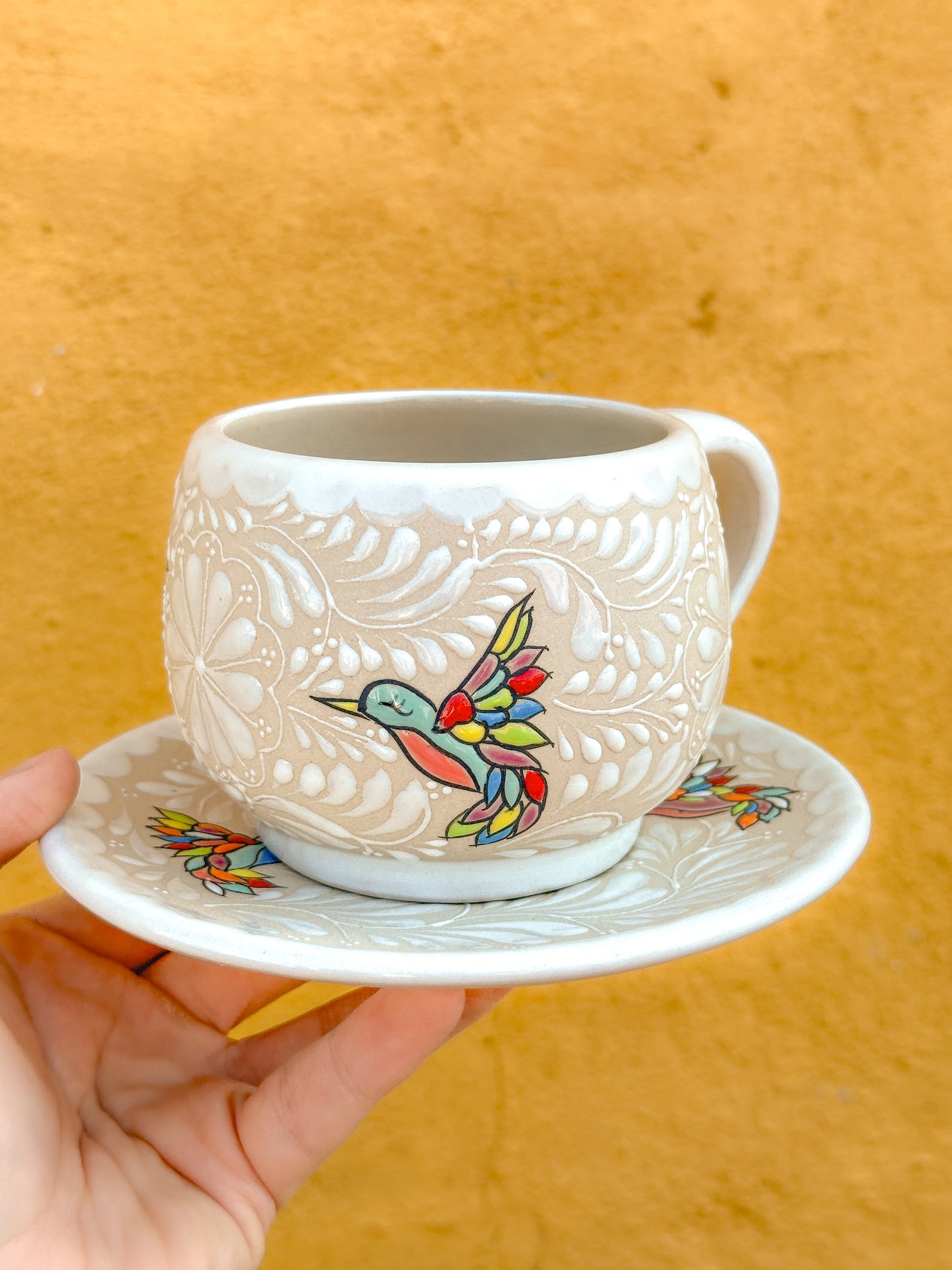 Juego de plato y taza de colibríes (RESERVA) (ENVÍO EN APROX. 6-12 SEMANAS)