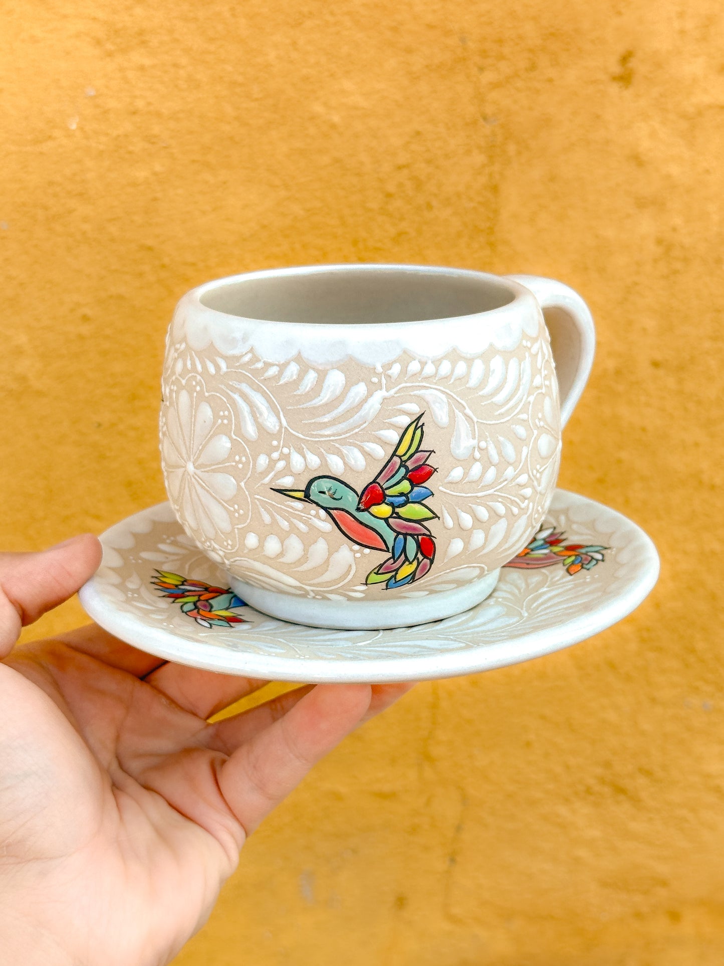 Juego de plato y taza de colibríes (RESERVA) (ENVÍO EN APROX. 6-12 SEMANAS)