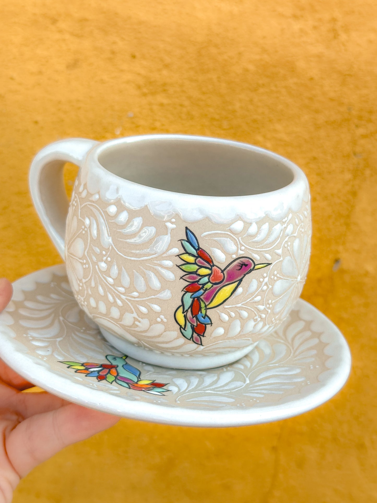 Juego de plato y taza de colibríes (RESERVA) (ENVÍO EN APROX. 6-12 SEMANAS)
