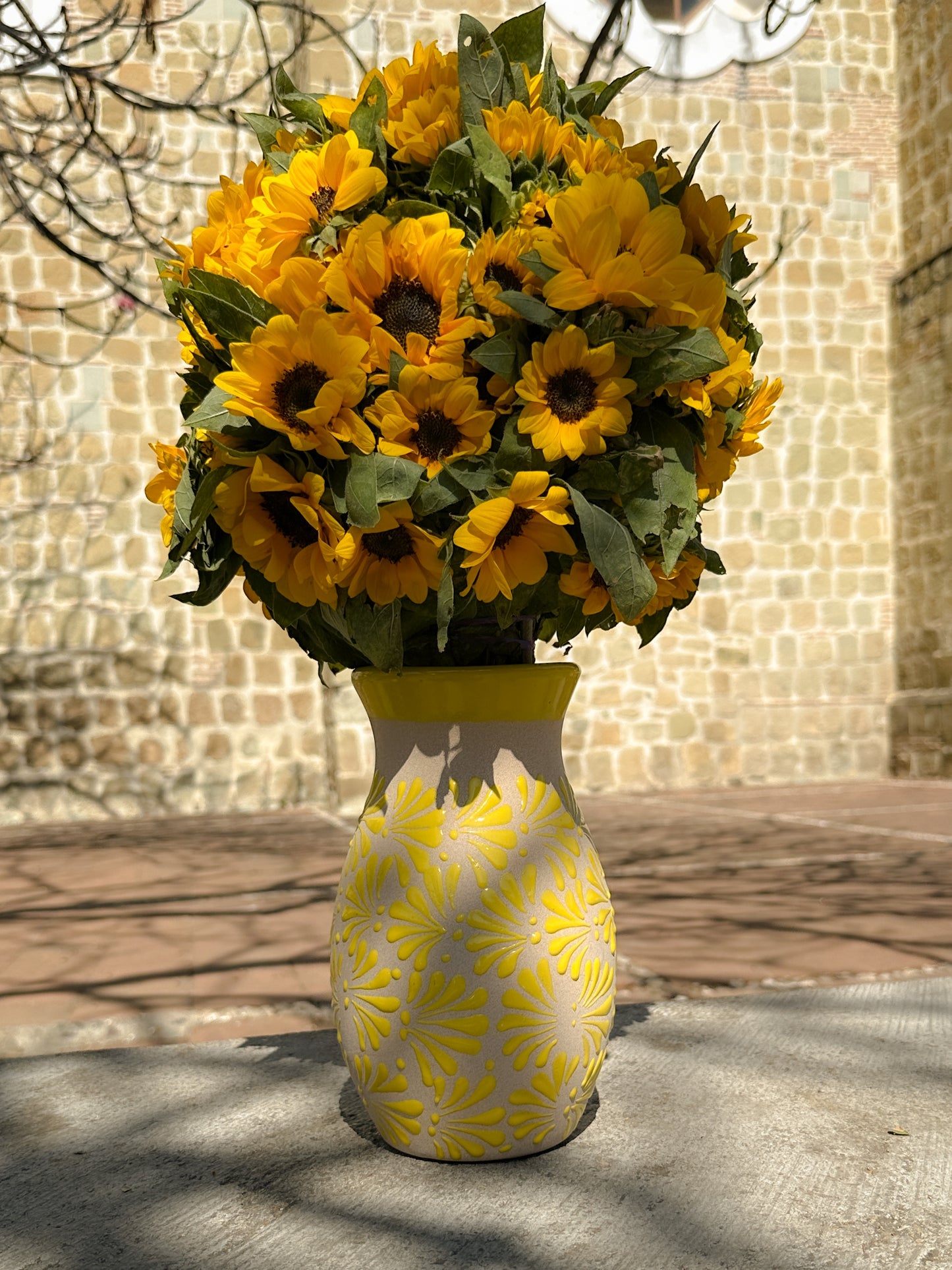 PRE-ORDEN Jarrón de flores amarillas (ENVÍO EN APROX. 14 SEMANAS)
