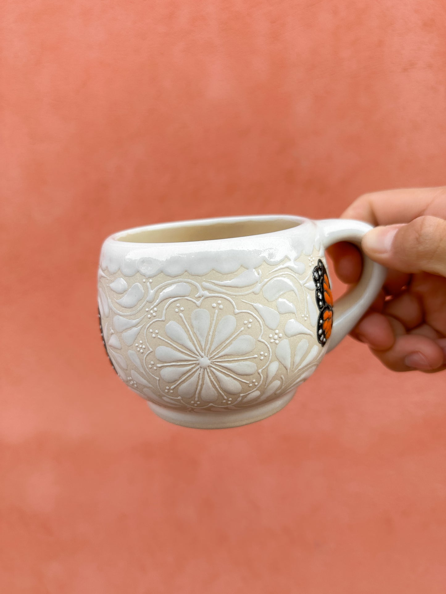 Taza Mariposas Monarca (RESERVA) (ENVÍO EN APROX. 6-12 SEMANAS)