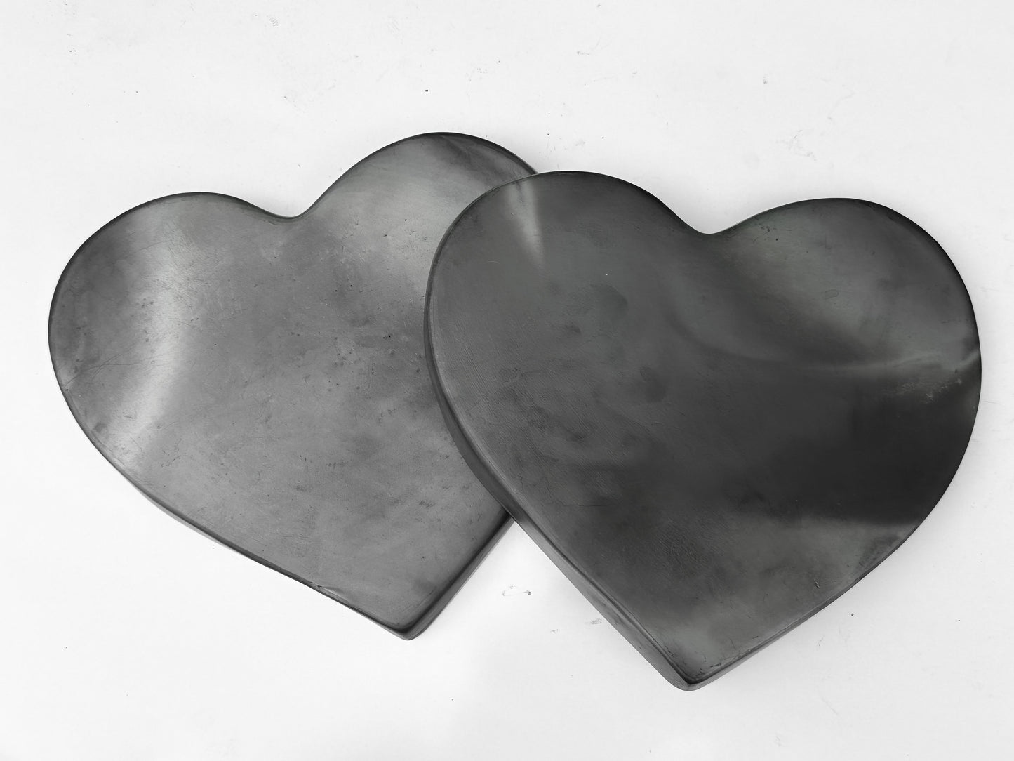 Bandeja multiusos de arcilla negra con forma de corazón