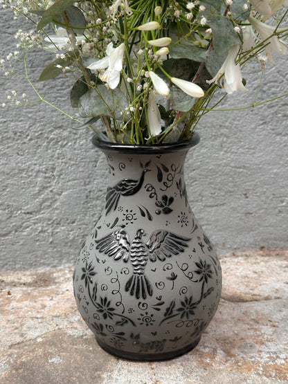 PRE-ORDEN Jarrón de flores otomí negro (ENVÍO EN APROX. 6-12 SEMANAS)