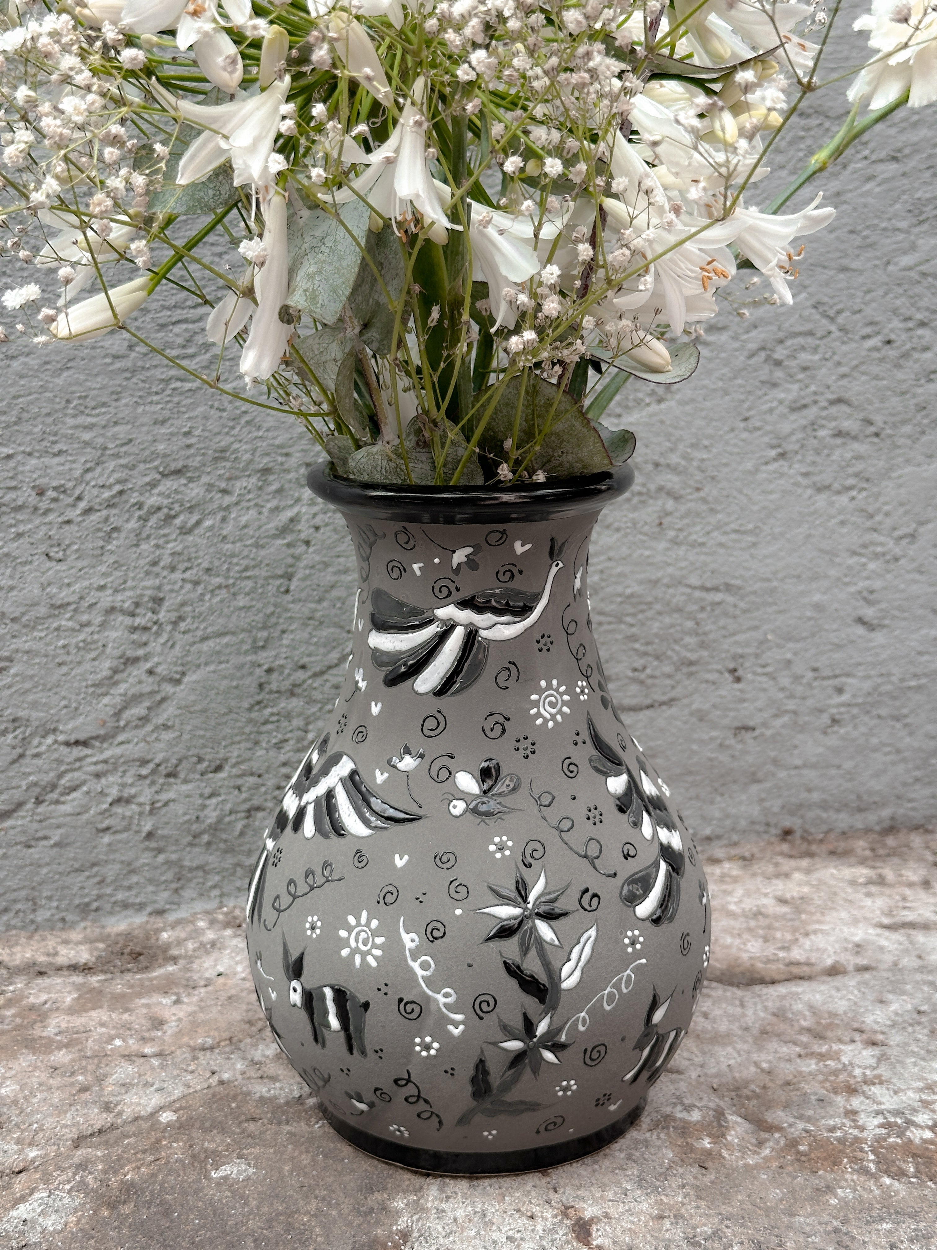 PRE-ORDEN Jarrón de flores otomí en blanco y negro (ENVÍO EN APROX. 6-12 SEMANAS)