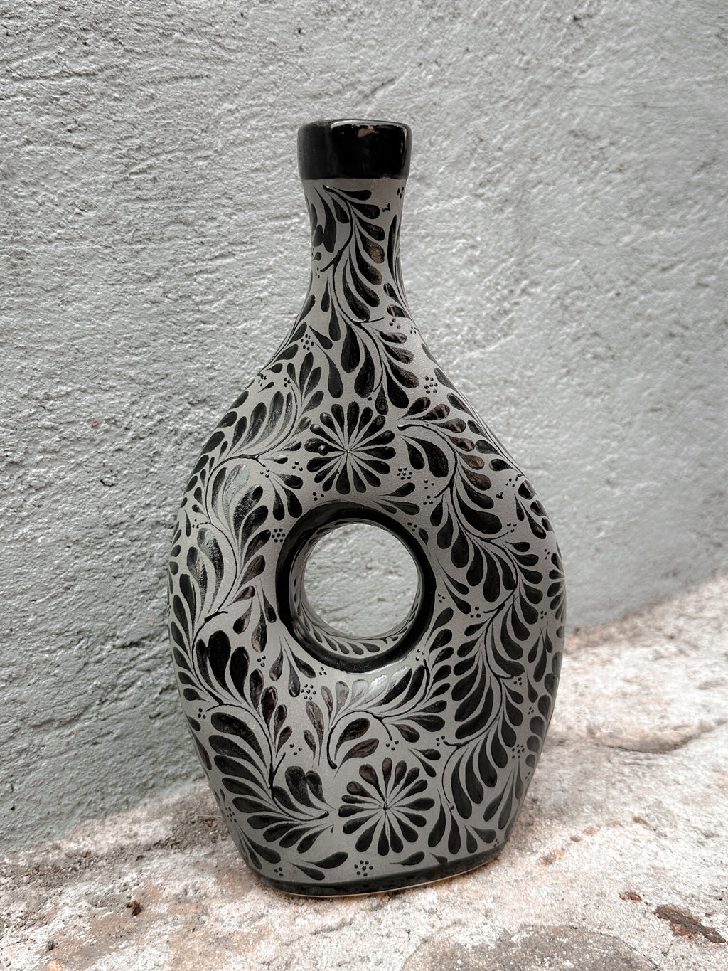 Jarrón redondo con flores en preventa (ENVÍO EN APROX. 6-12 SEMANAS)