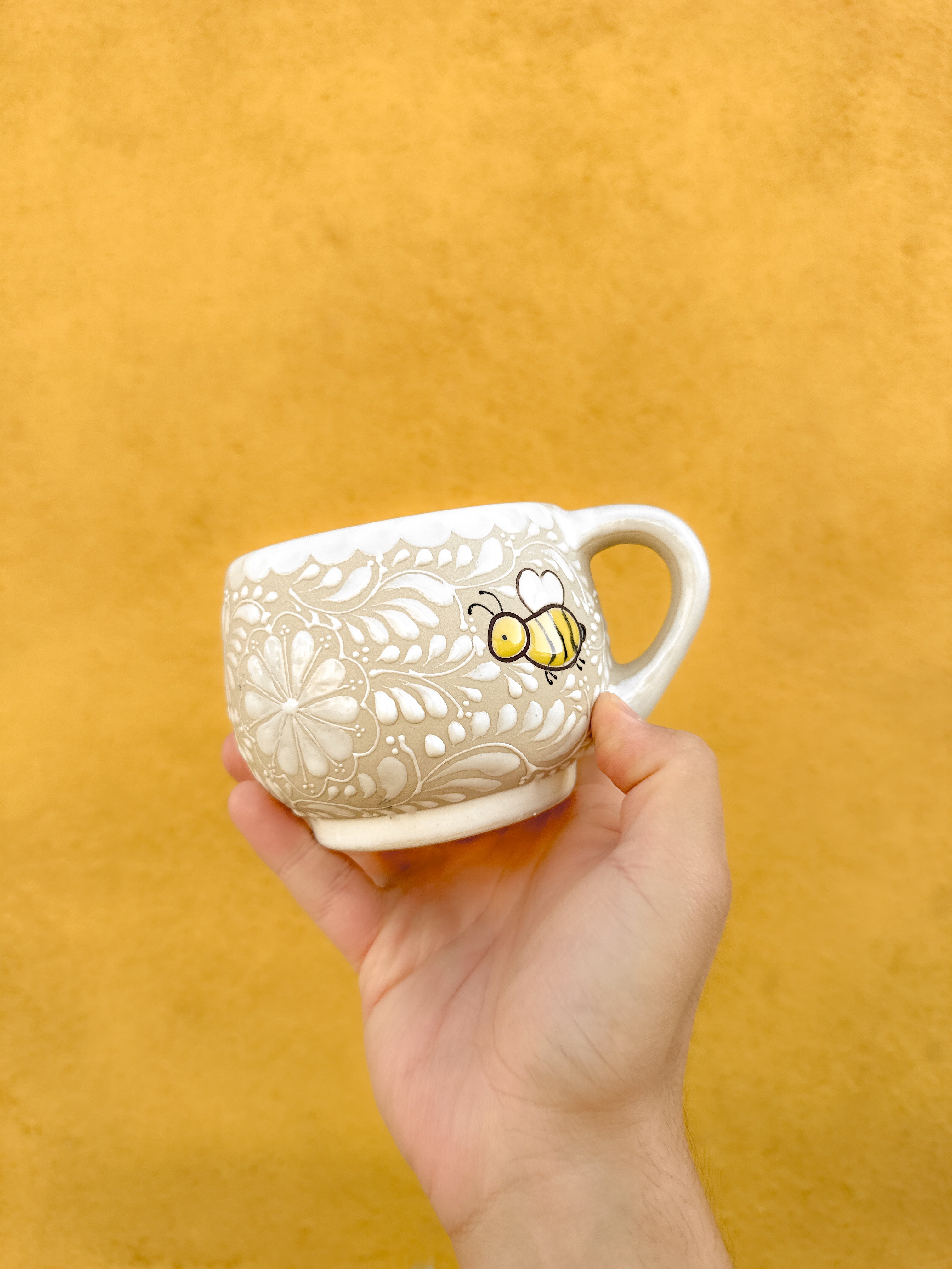 PRE-ORDER Set of 4 Bees Mug And Plate (SHIPS IN APPROX. 6-12 WEEKS)