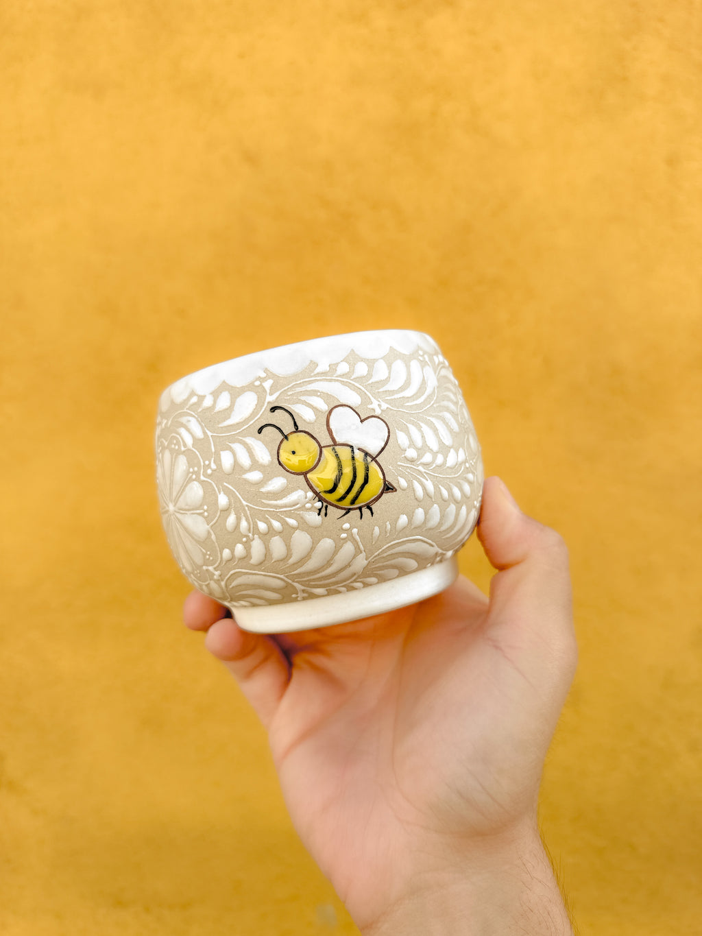 Taza de abejas (RESERVA) (ENVÍO EN APROX. 6-12 SEMANAS)