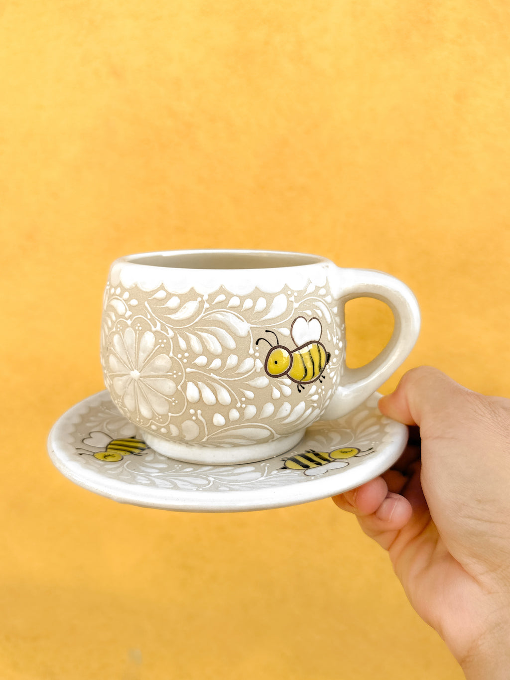 PRE-ORDER Set of 4 Bees Mug And Plate (SHIPS IN APPROX. 6-12 WEEKS)