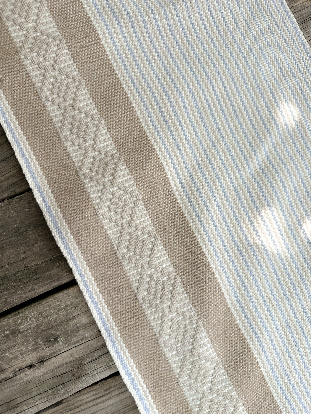 Camino de mesa Lourdes Jalieza