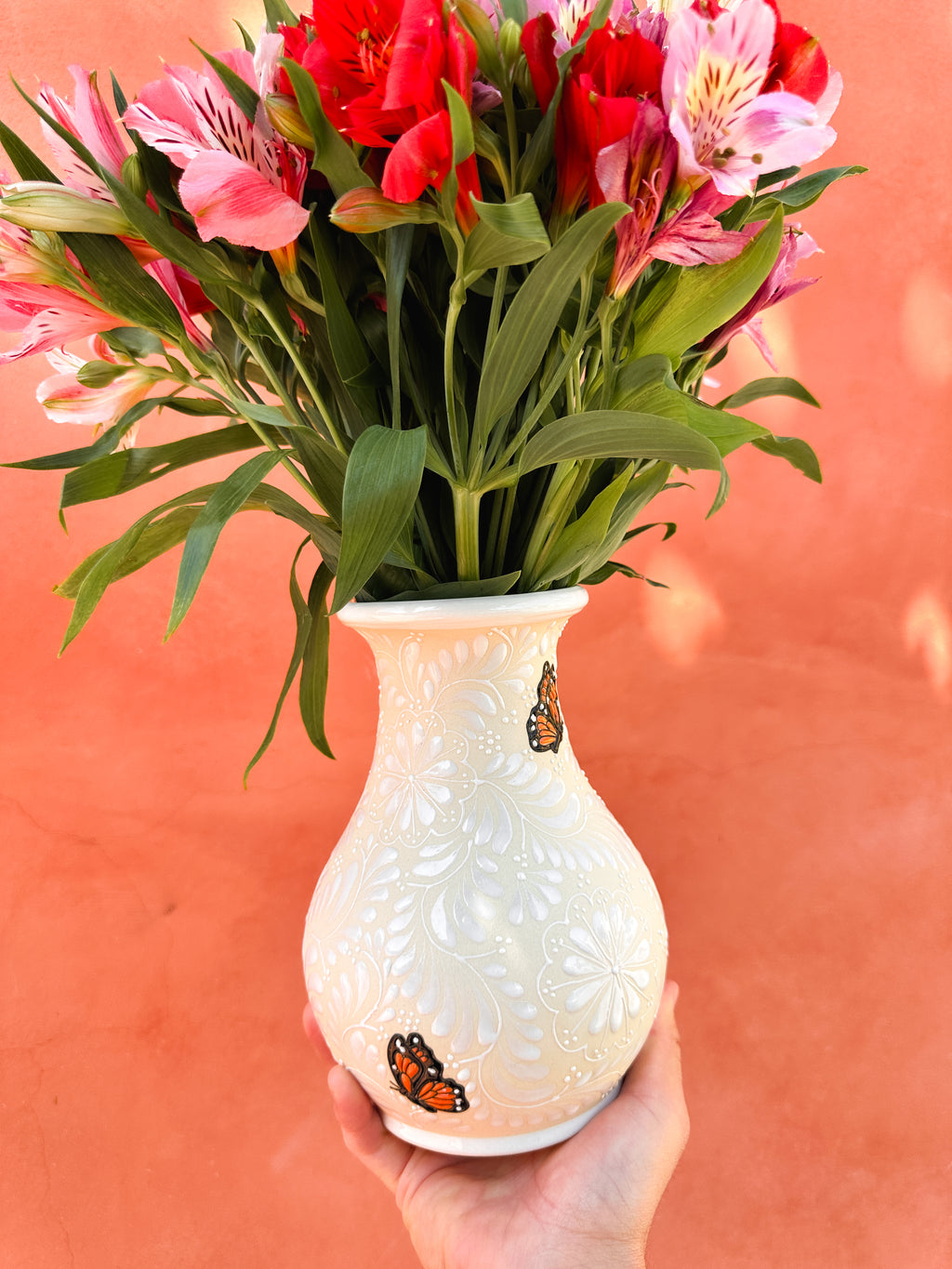 PRE-ORDEN Jarrón Mariposas Monarca (ENVÍO EN APROX. 6-12 SEMANAS)