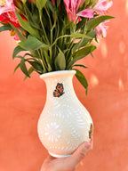 PRE-ORDEN Jarrón Mariposas Monarca (ENVÍO EN APROX. 6-12 SEMANAS)