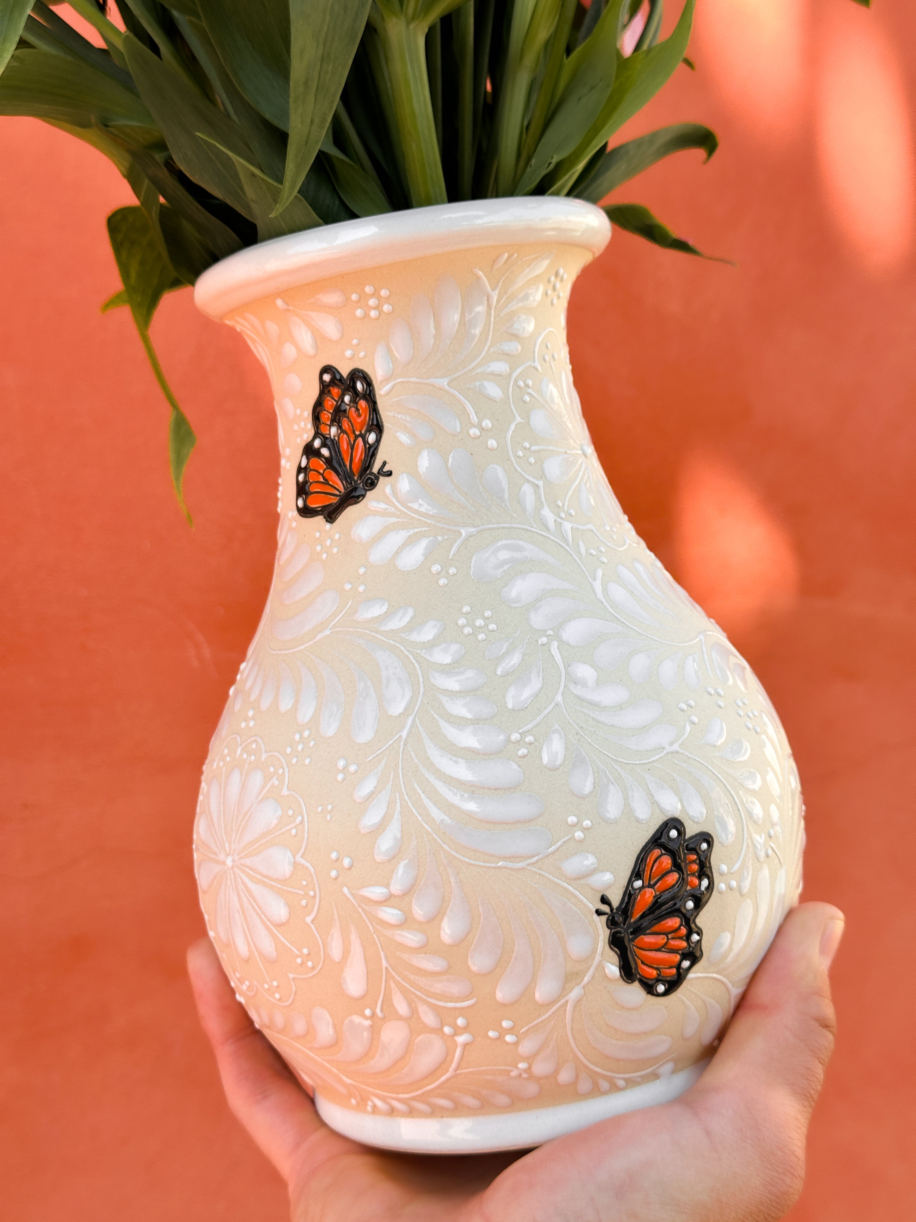 PRE-ORDEN Jarrón Mariposas Monarca (ENVÍO EN APROX. 6-12 SEMANAS)