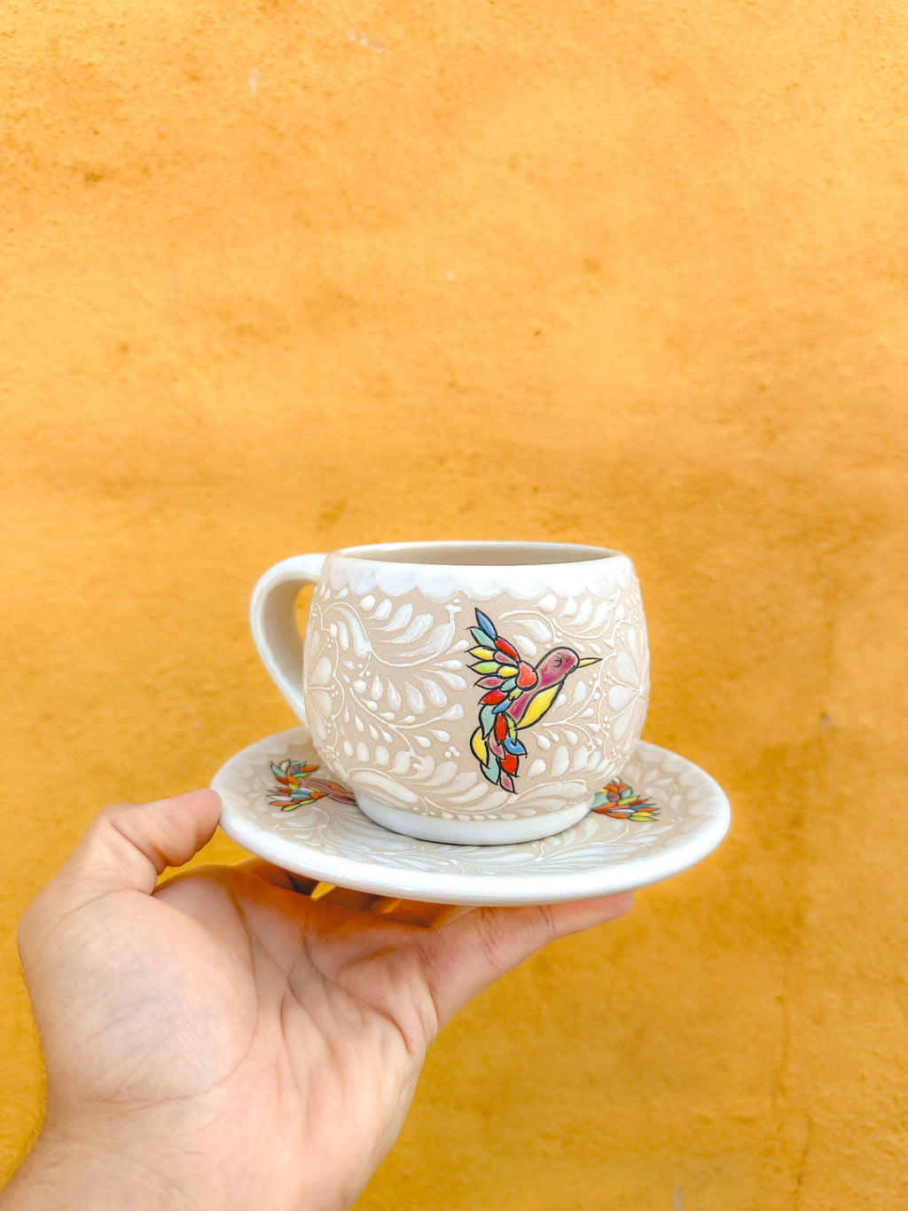 Juego de plato y taza de colibríes (RESERVA) (ENVÍO EN APROX. 6-12 SEMANAS)