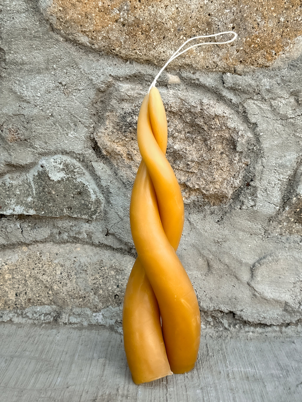 Vela espiral de cera de abejas color lila