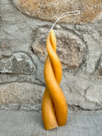 Vela espiral de cera de abejas color lila