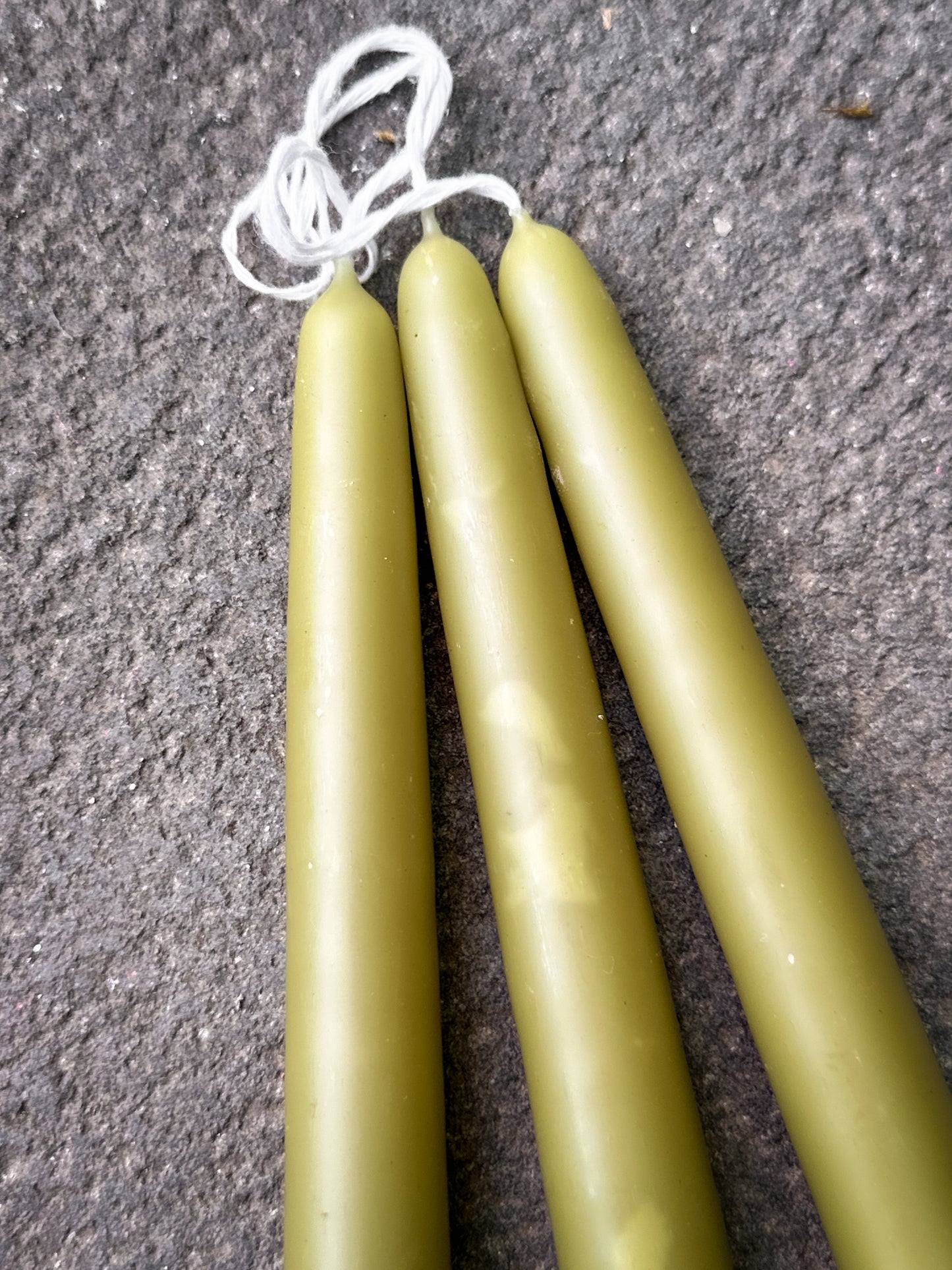 Juego de 3 velas cónicas de cera de abejas