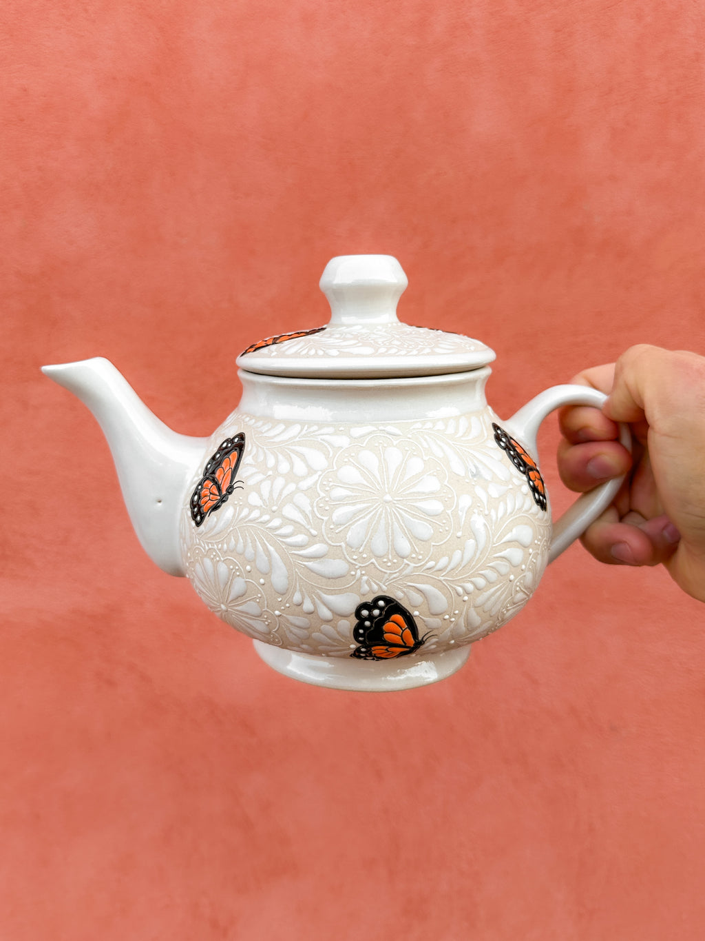 PRE-ORDEN Tetera Mariposas Monarca (ENVÍO EN APROX. 6-12 SEMANAS)