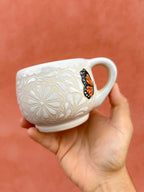Taza Mariposas Monarca (RESERVA) (ENVÍO EN APROX. 6-12 SEMANAS)
