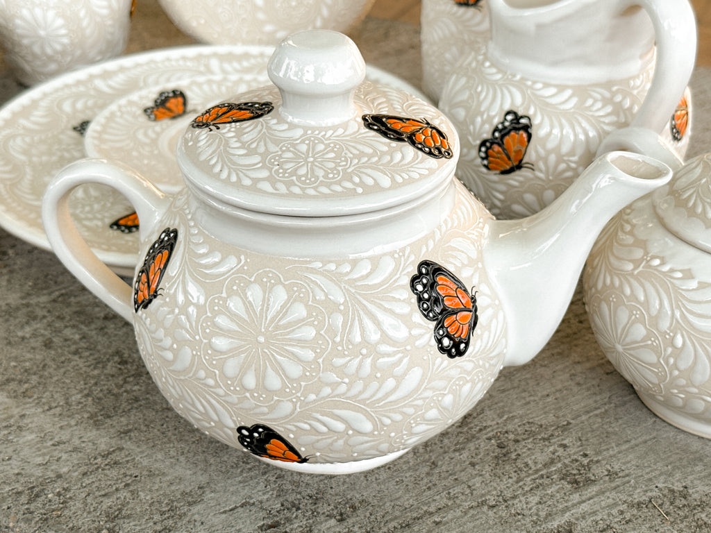 PRE-ORDEN Tetera Mariposas Monarca (ENVÍO EN APROX. 6-12 SEMANAS)