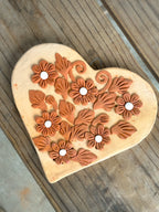 Decoración de pared floral con forma de corazón