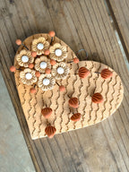Decoración de pared floral con forma de corazón
