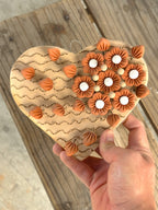 Decoración de pared floral con forma de corazón