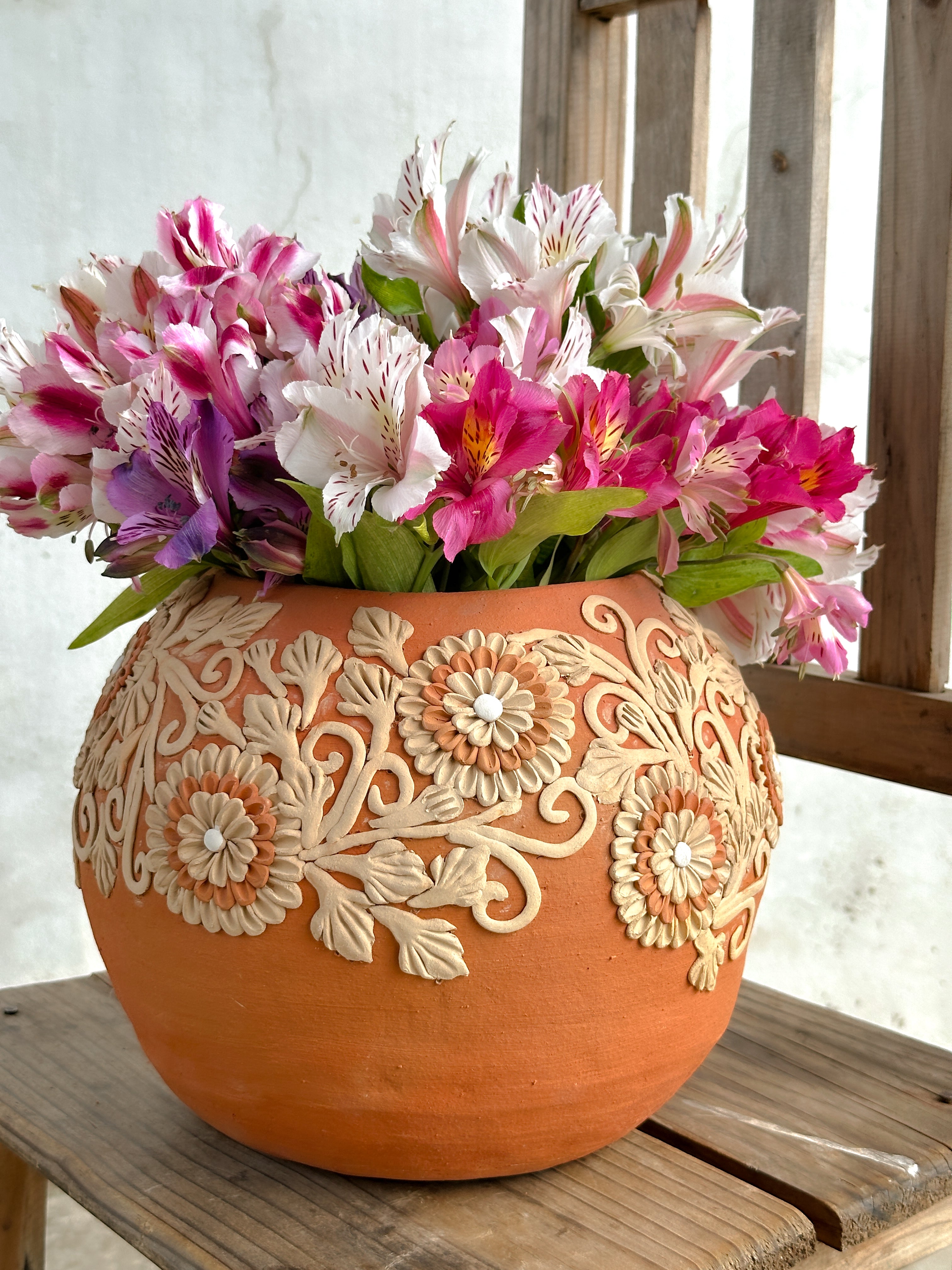 Jarrón decorativo redondo de flores