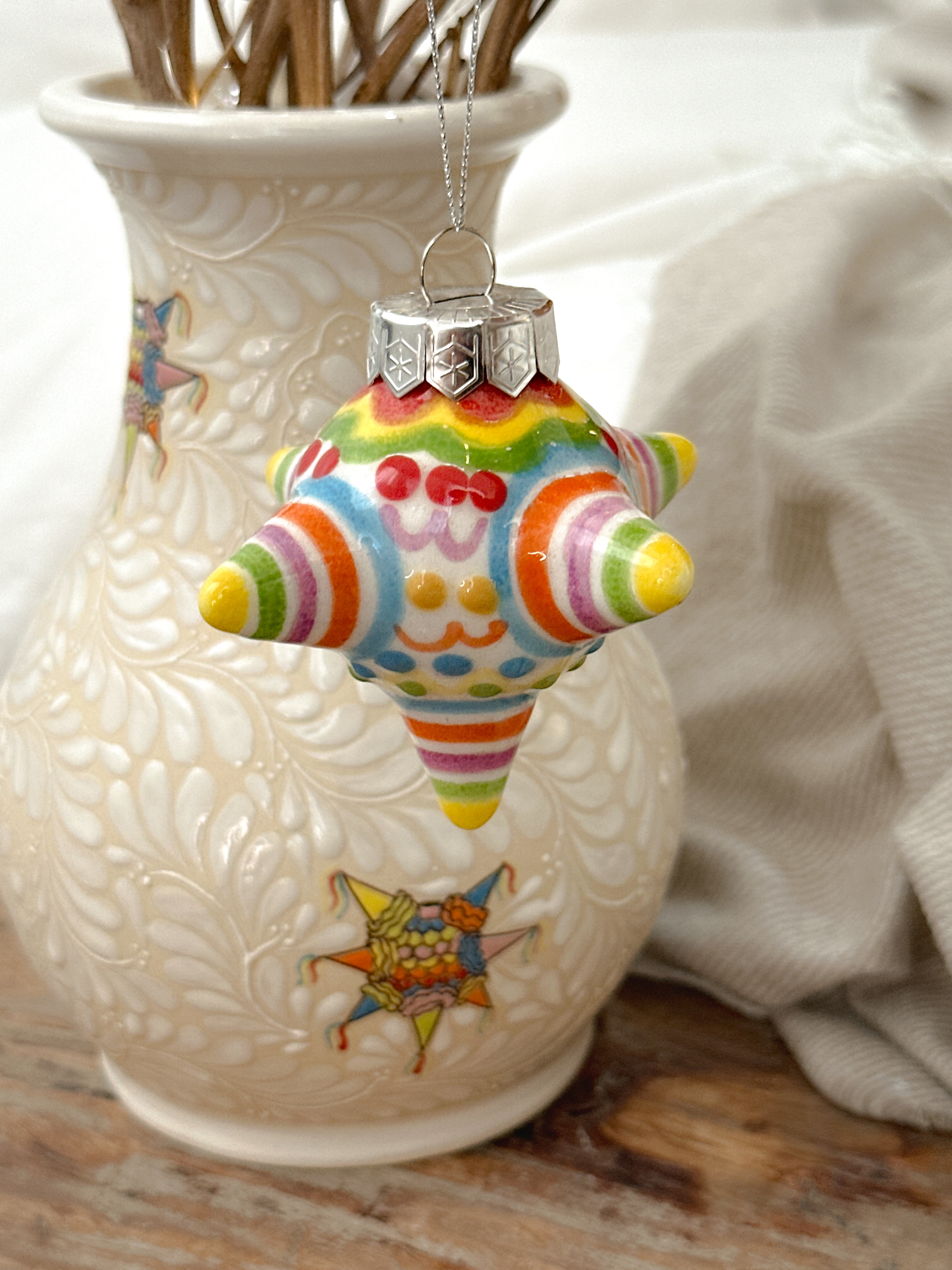 Adorno navideño de piñata "Talavera"