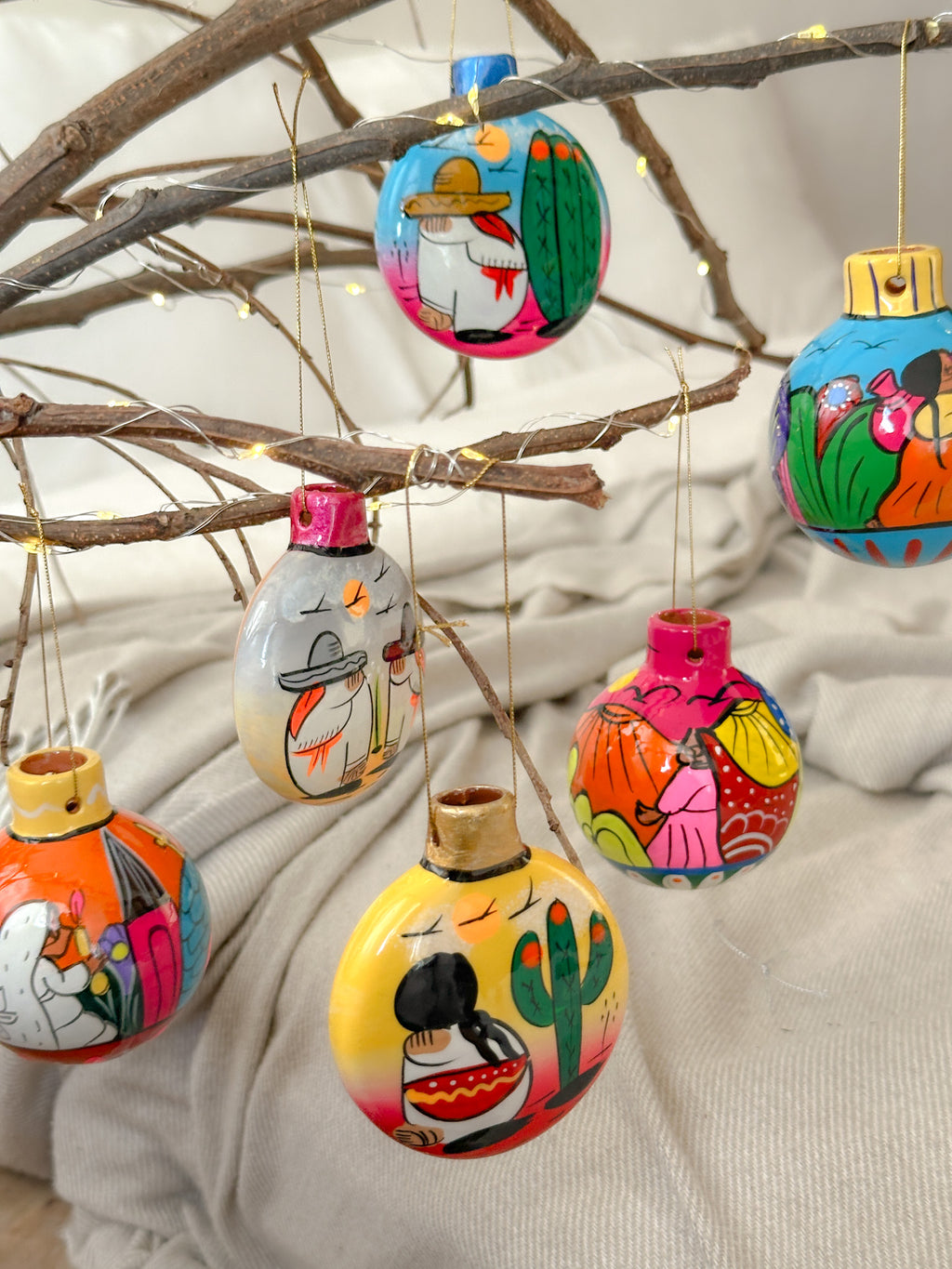 "Historias de México" Adornos Navideños Redondos Surtidos