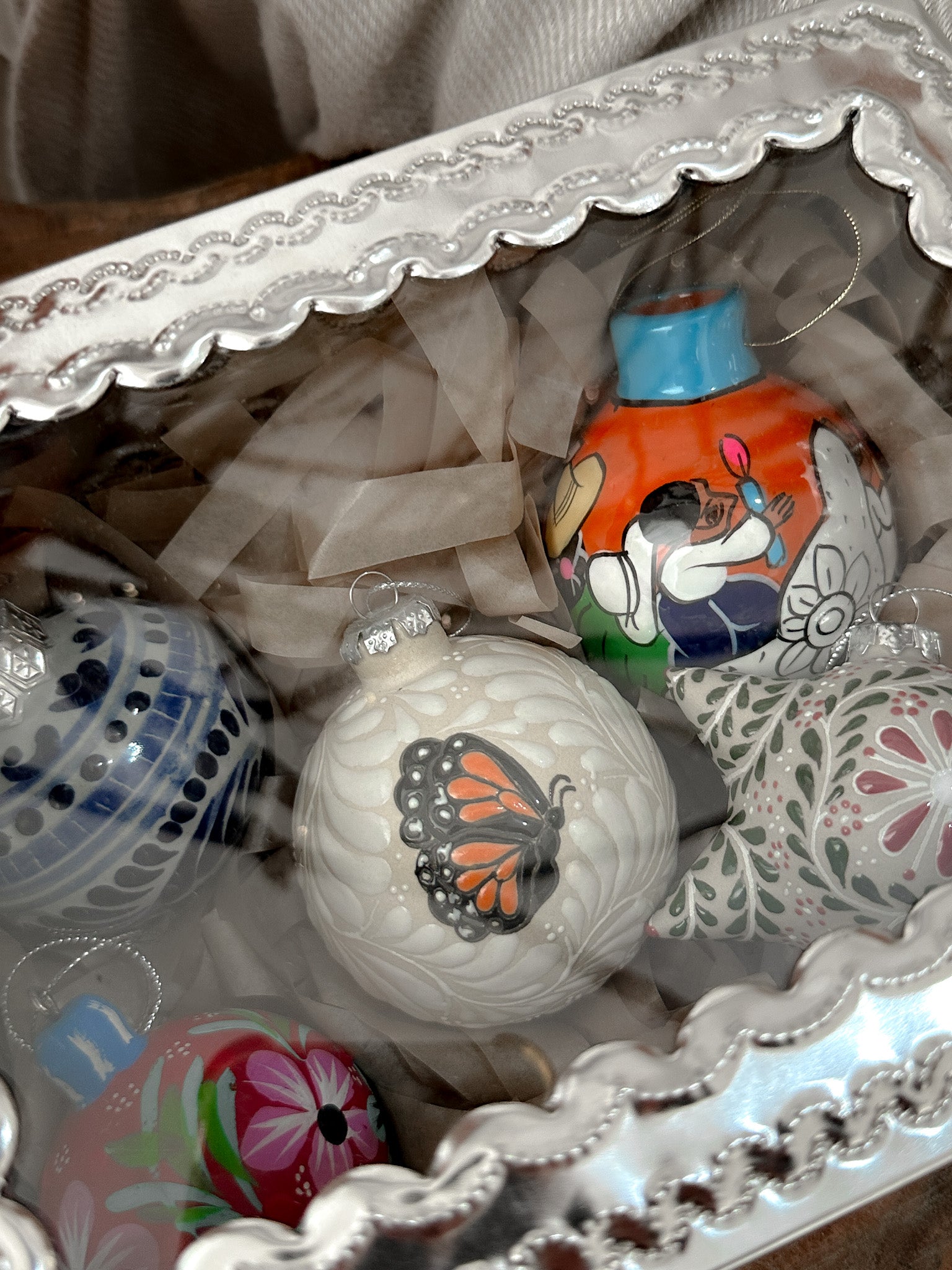 Caja navideña (adornos surtidos)