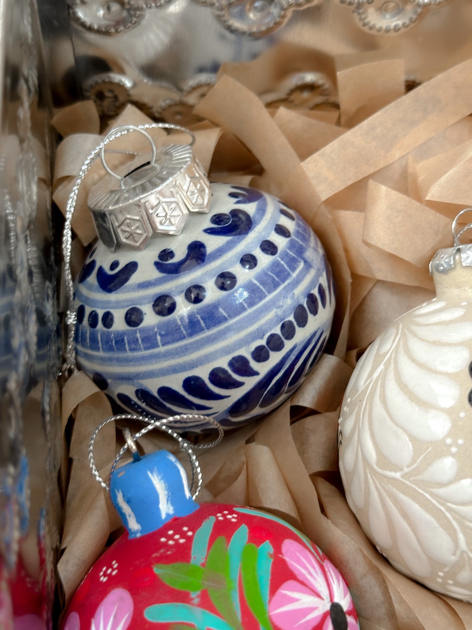 Caja navideña (adornos surtidos)