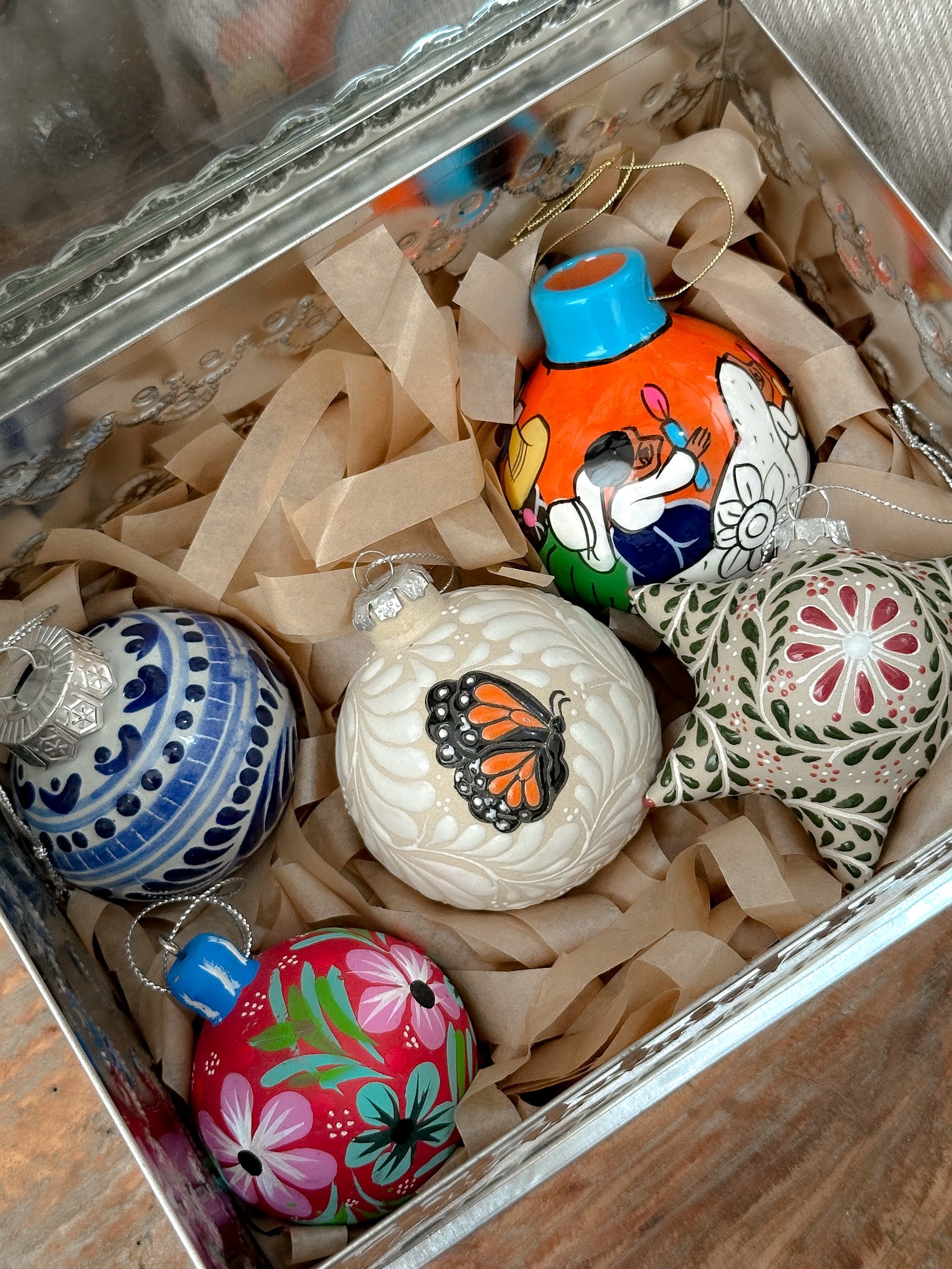 Caja navideña (adornos surtidos)