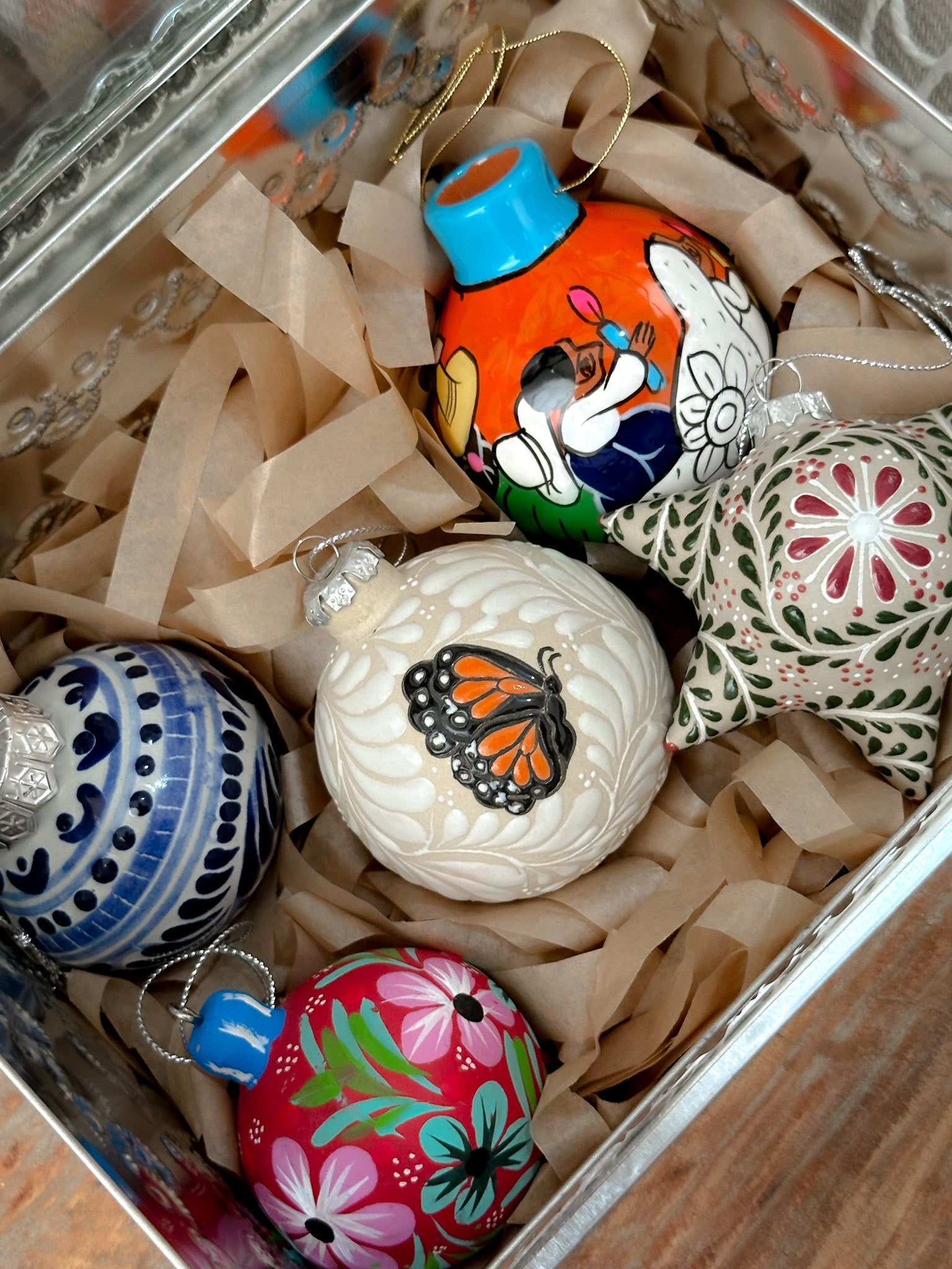 Caja navideña (adornos surtidos)