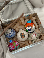 Caja navideña (adornos surtidos)