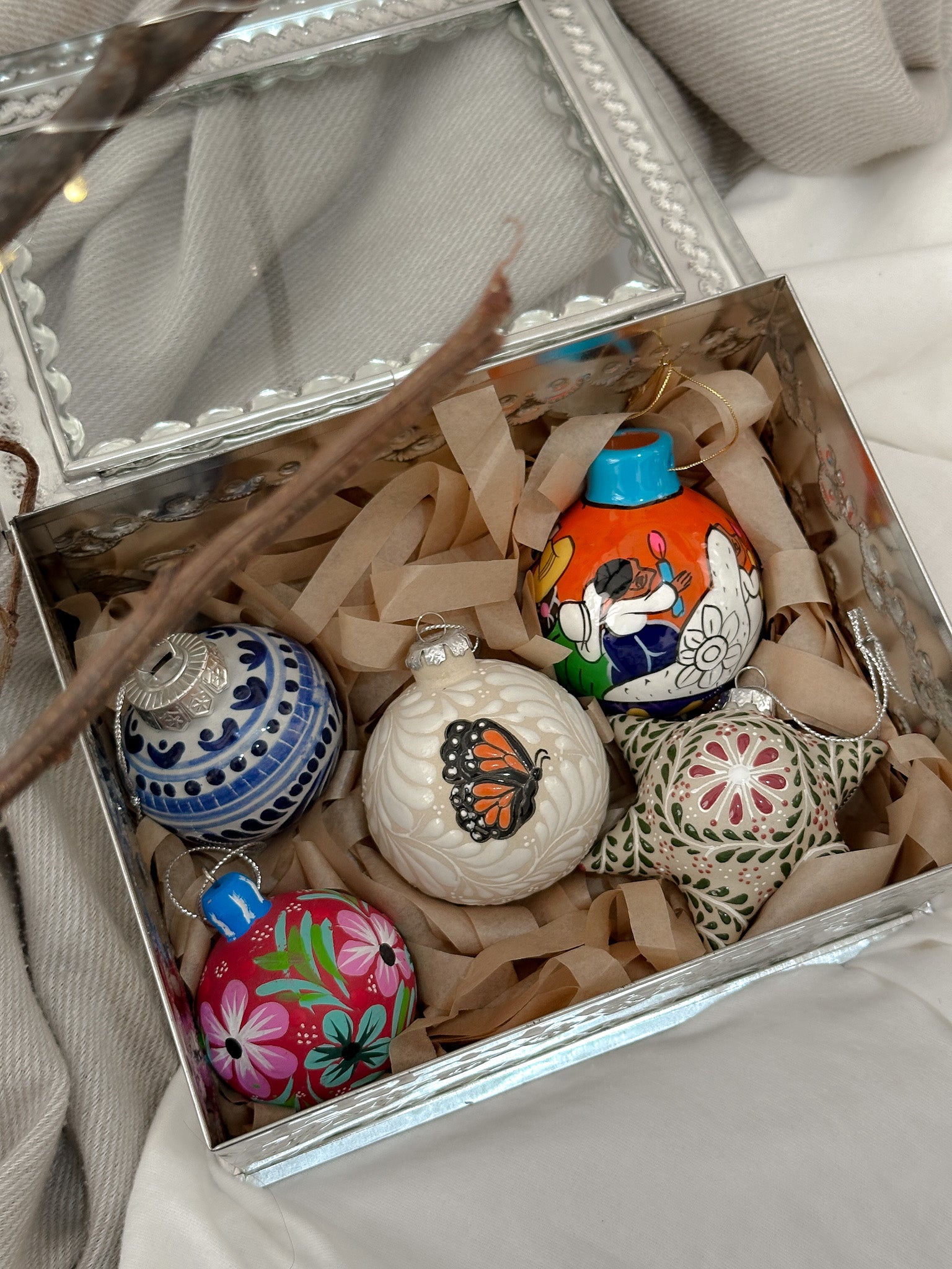 Caja navideña (adornos surtidos)