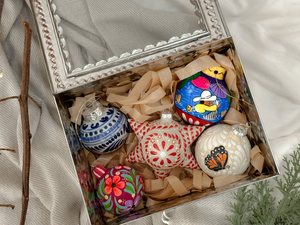 Caja navideña (adornos surtidos)