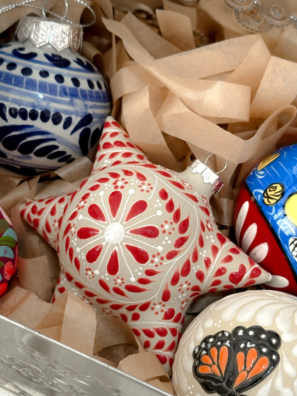 Caja navideña (adornos surtidos)