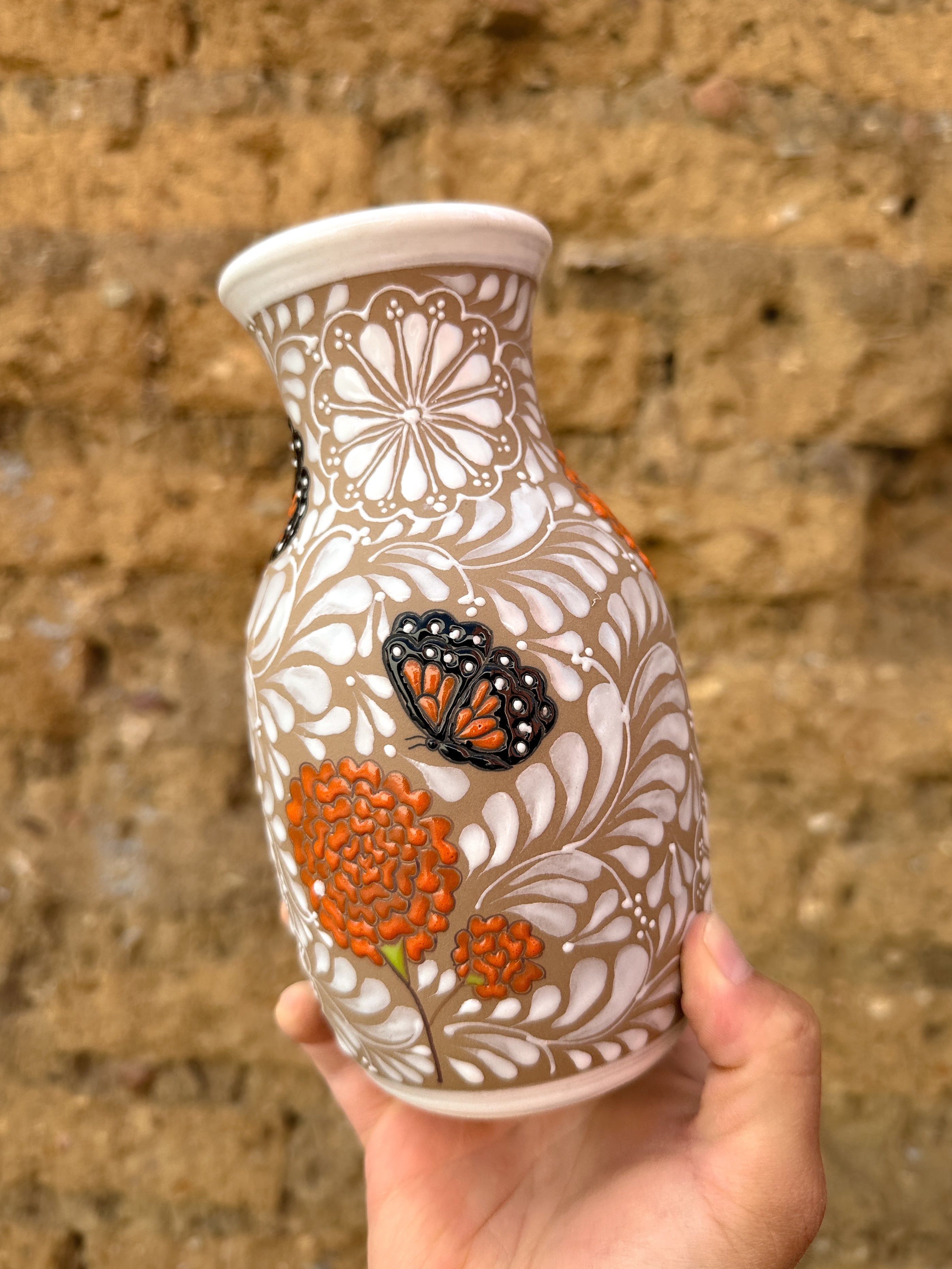 PRE-ORDER Flor de Otoño Flower Vase (SHIPS IN APPROX. 6-12 WEEKS)
