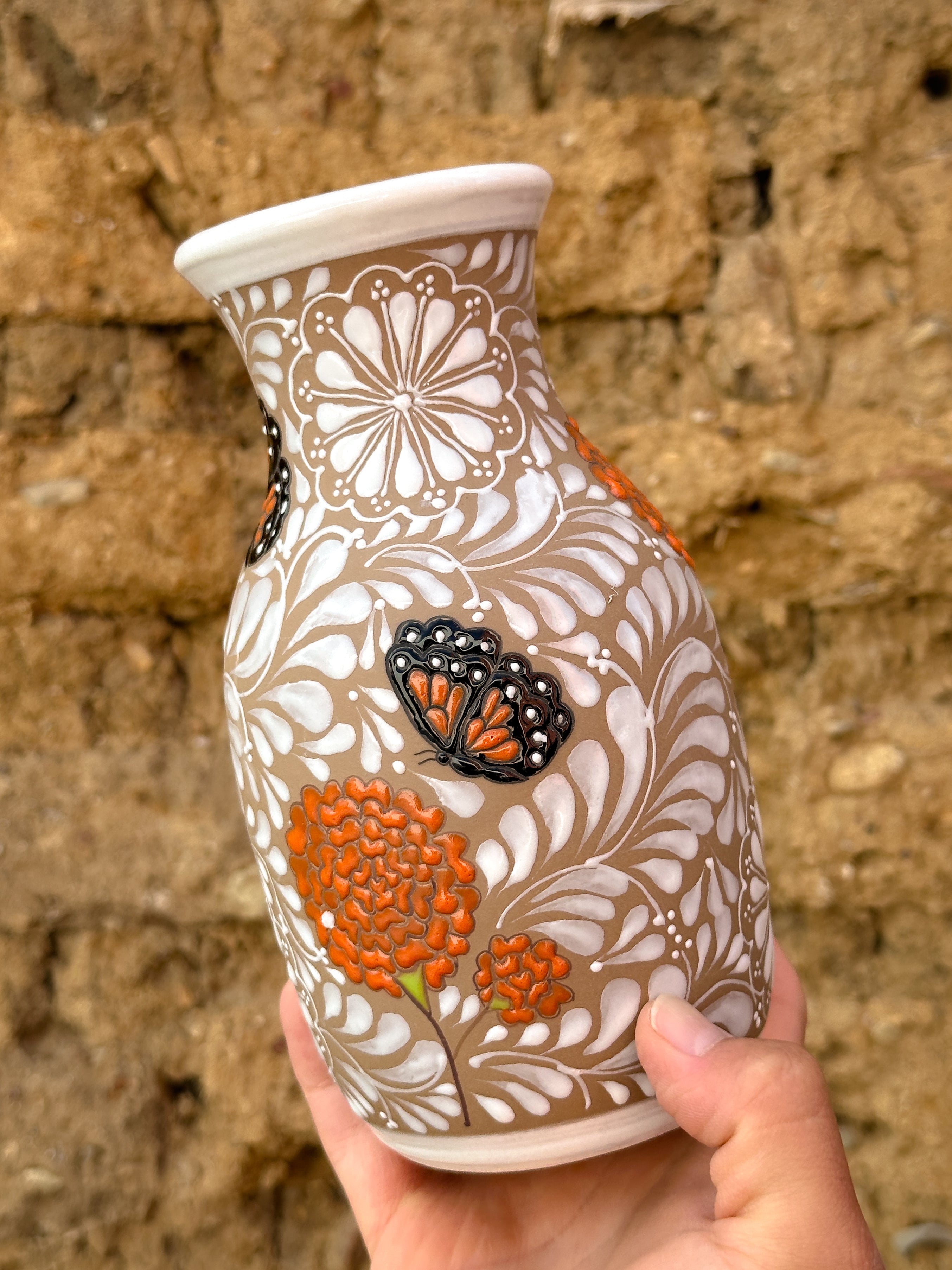 PRE-ORDER Flor de Otoño Flower Vase (SHIPS IN APPROX. 6-12 WEEKS)