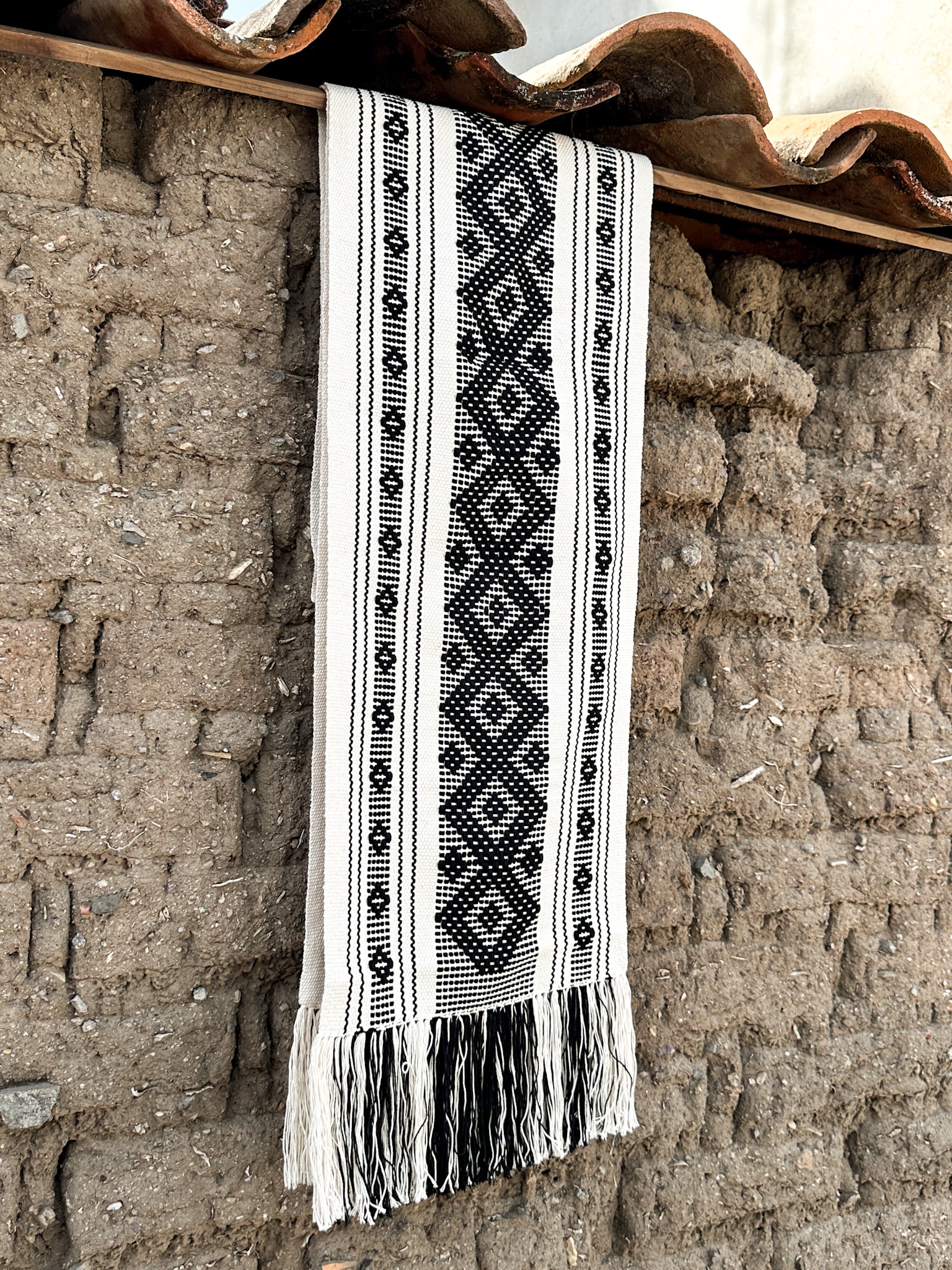 Anochecer Jalieza Table Runner