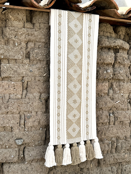 Paz Jalieza Table Runner