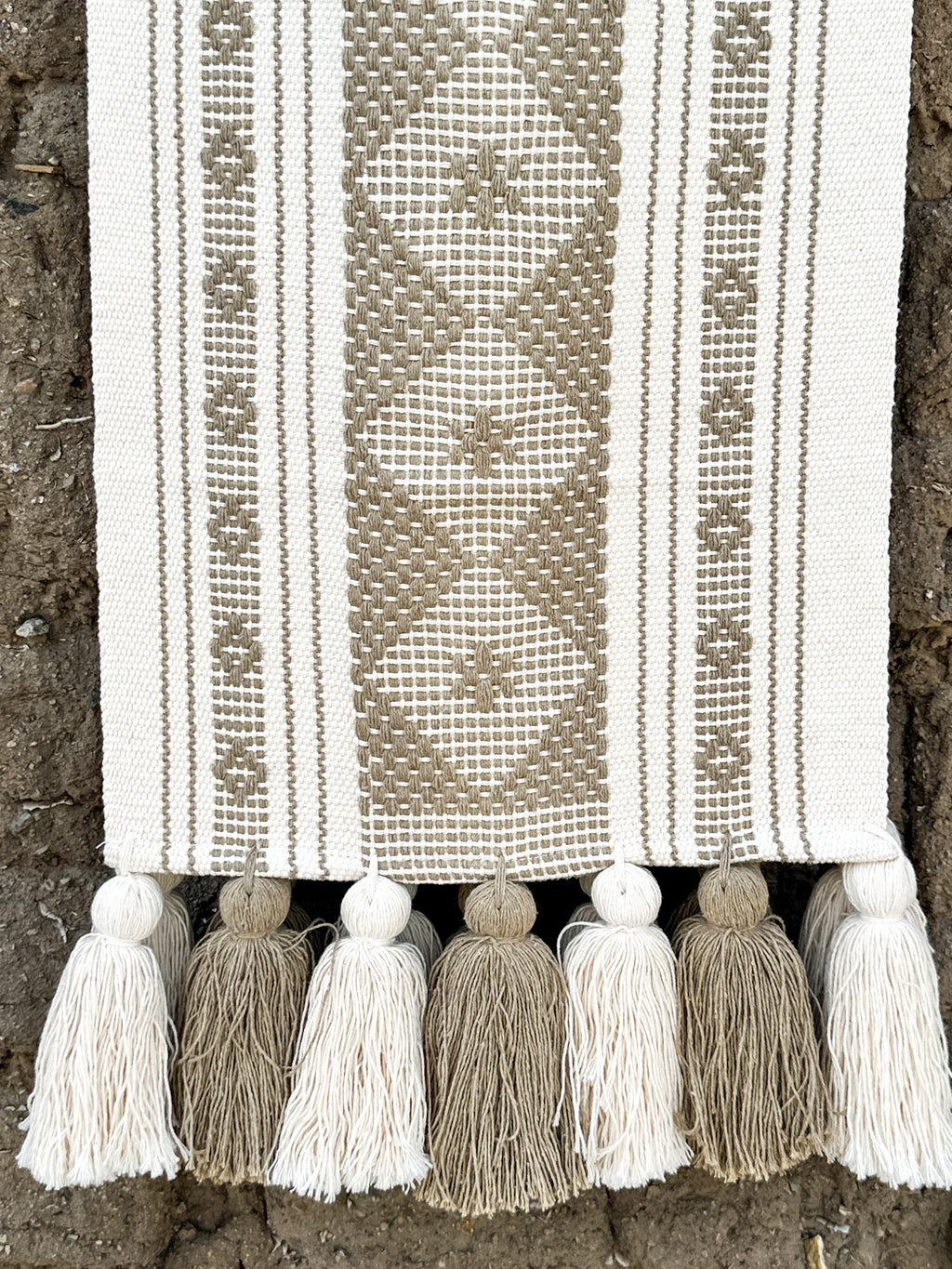 Paz Jalieza Table Runner