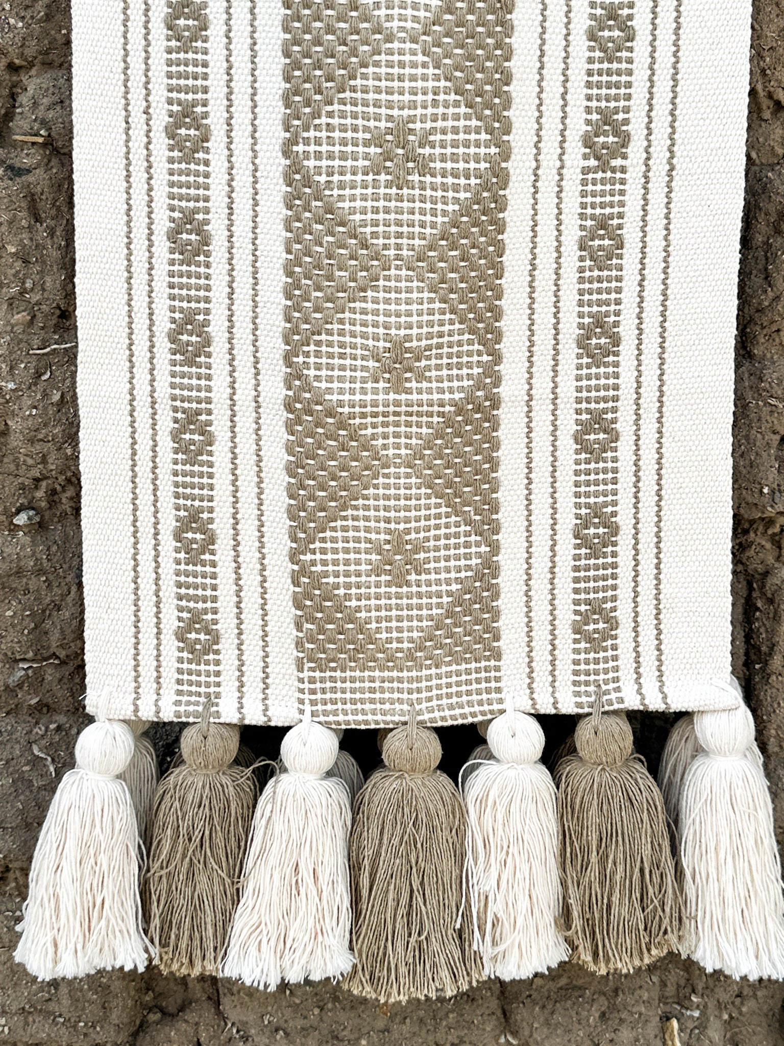 Paz Jalieza Table Runner