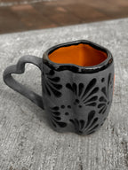 PRE-VENTA Taza Mariposa Negra Monarca Corazón (ENVÍO EN APROX. 6-12 SEMANAS)