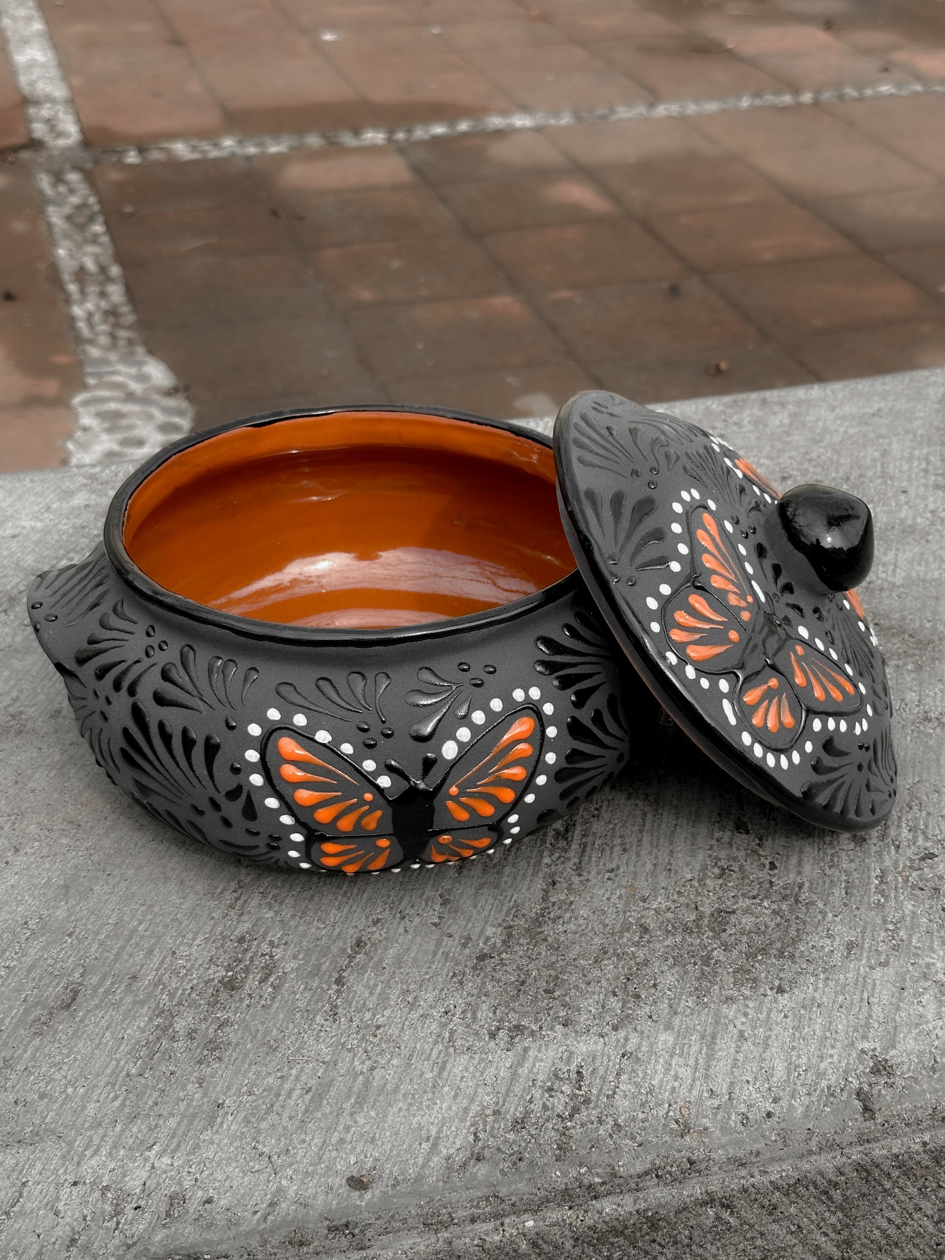 PRE-ORDER Black Butterfly Monarch Cazuela (SHIPS IN APPROX. 6-12 WEEKS)