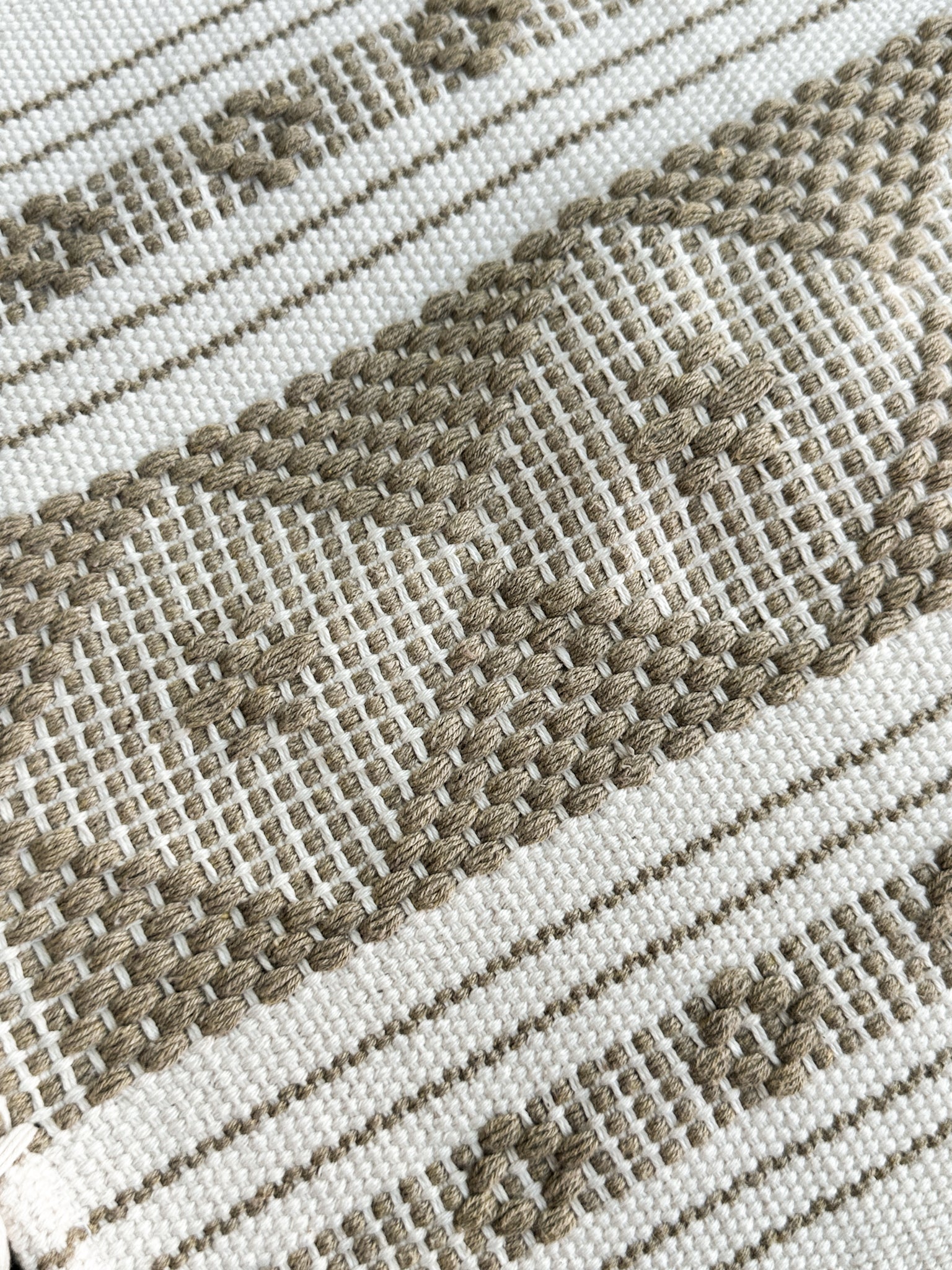 Paz Jalieza Table Runner