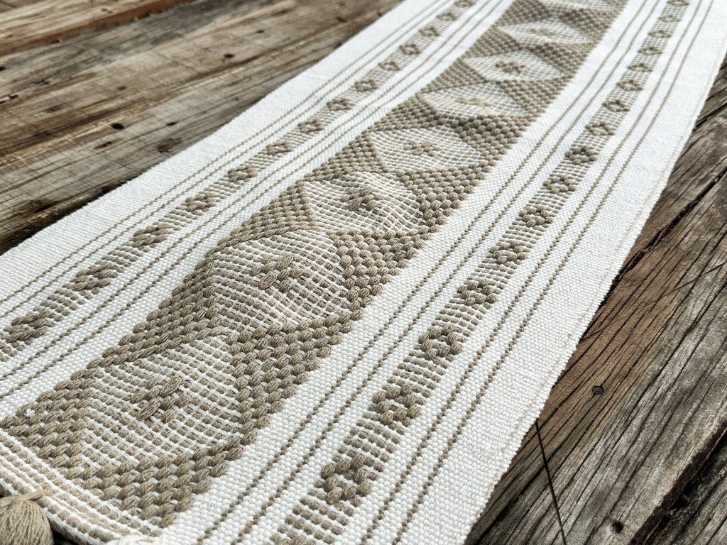 Paz Jalieza Table Runner