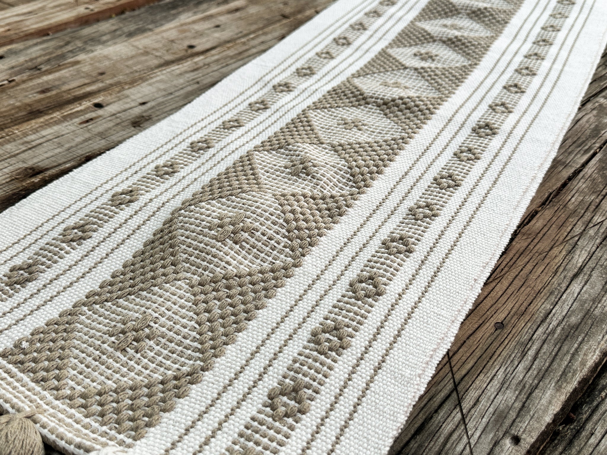 Paz Jalieza Table Runner